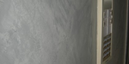stucco-veneziano-σε-τοίχο-γκρί